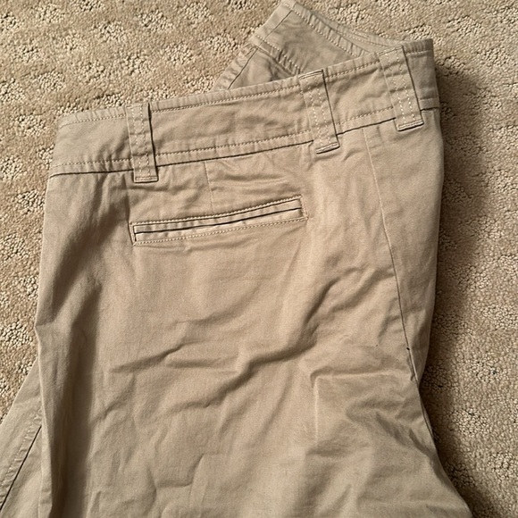 New York & Co shorts. Size 12. Khaki. - Picture 5 of 7